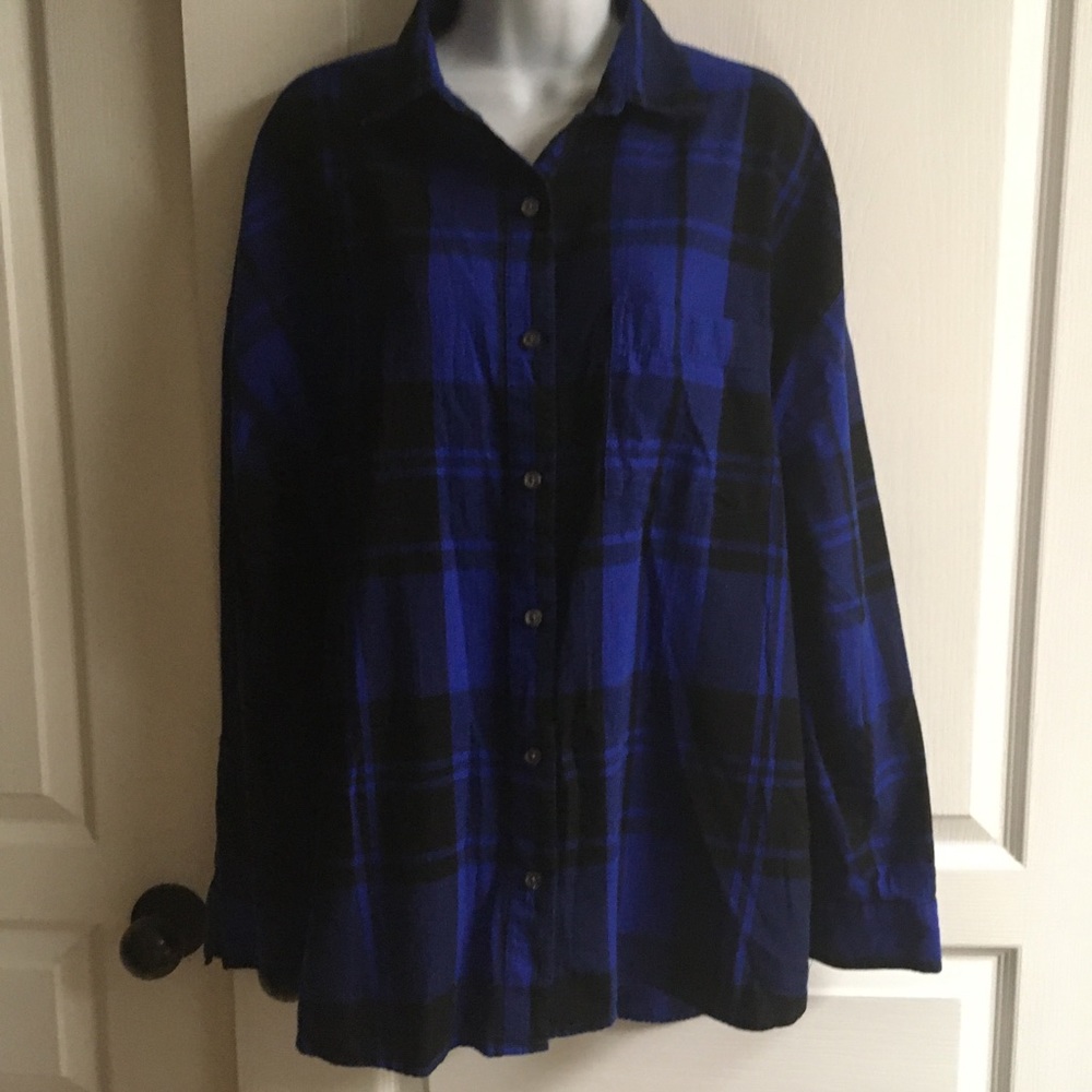 Ladies Old Navy Button down shirt.